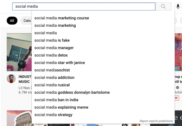Suggestions automatiques de la barre de recherche YouTube pour le mot clé « médias sociaux »