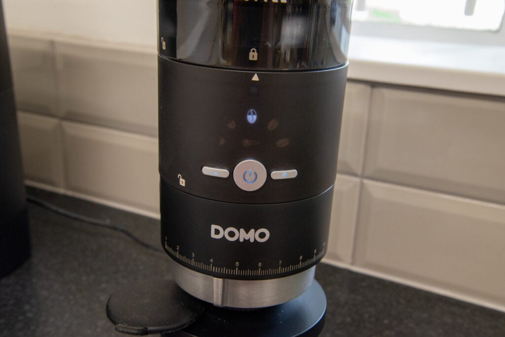 Contrôles de distribution du moulin à café professionnel Domo D0715K