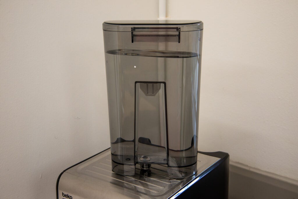 Machine à café expresso Beko CEP5152 réservoir