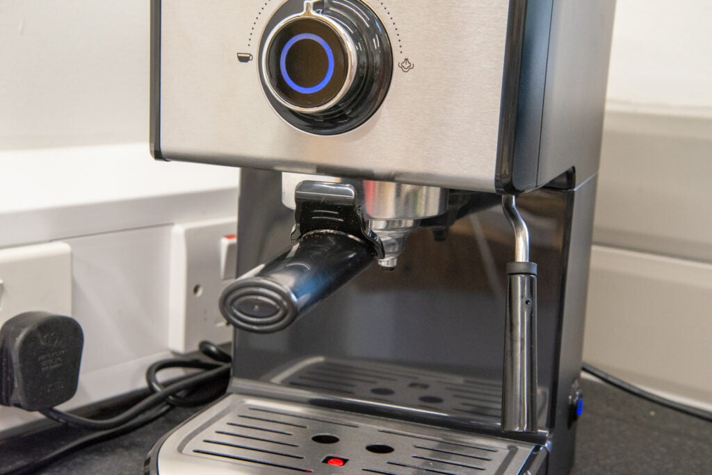 Machine à café expresso Beko poignée de groupe CEP5152