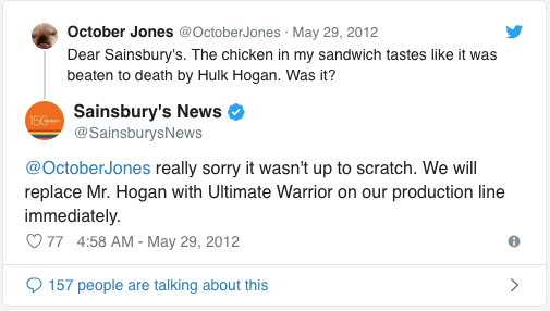 Tweet de Sainsbury répondant à un commentaire négatif avec humour