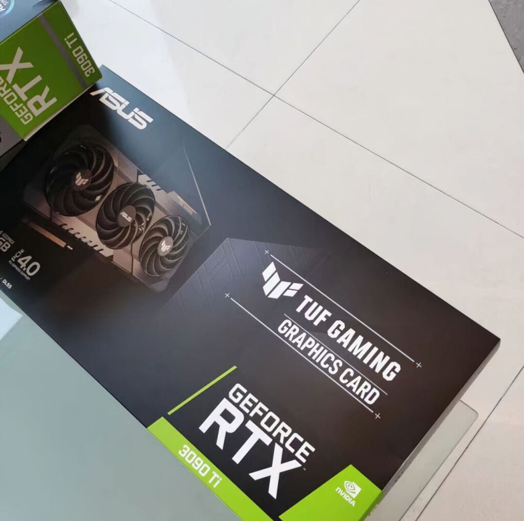 Fuite d'image de la Nvidia RTX 3090 Ti, réalisée par TUF Gaming