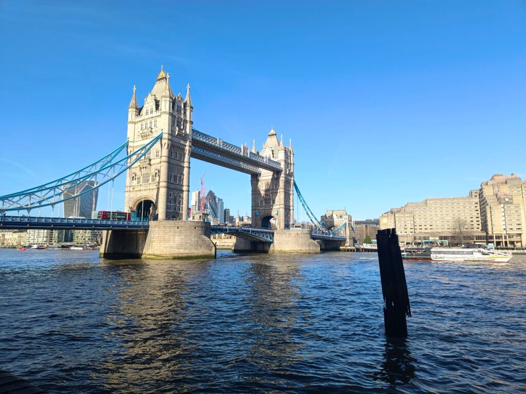 Une photo de Tower Bridge prise par le Vivo V23 Pro