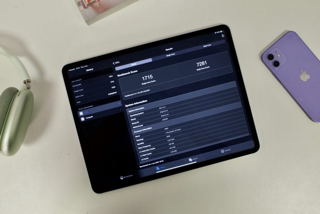 iPad Pro 2021 affichant le score de référence dans Geekbench