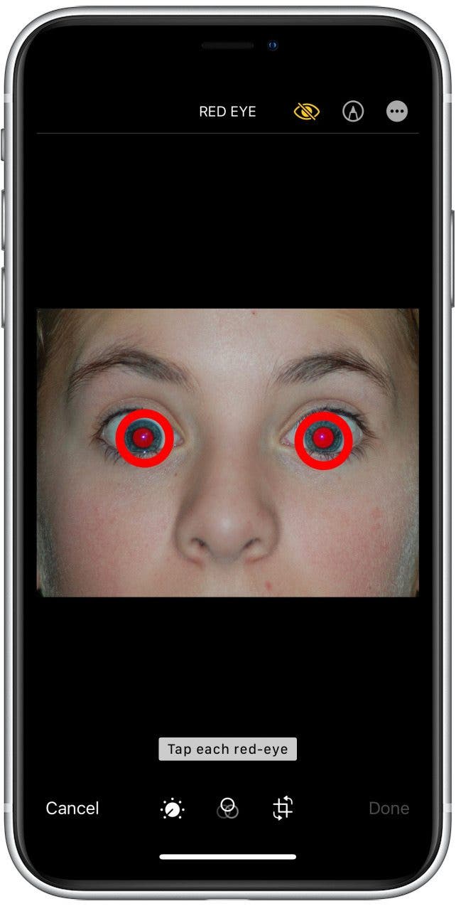 Appuyez sur chaque œil rouge de l'image où vous souhaitez appliquer la correction des yeux rouges. 
