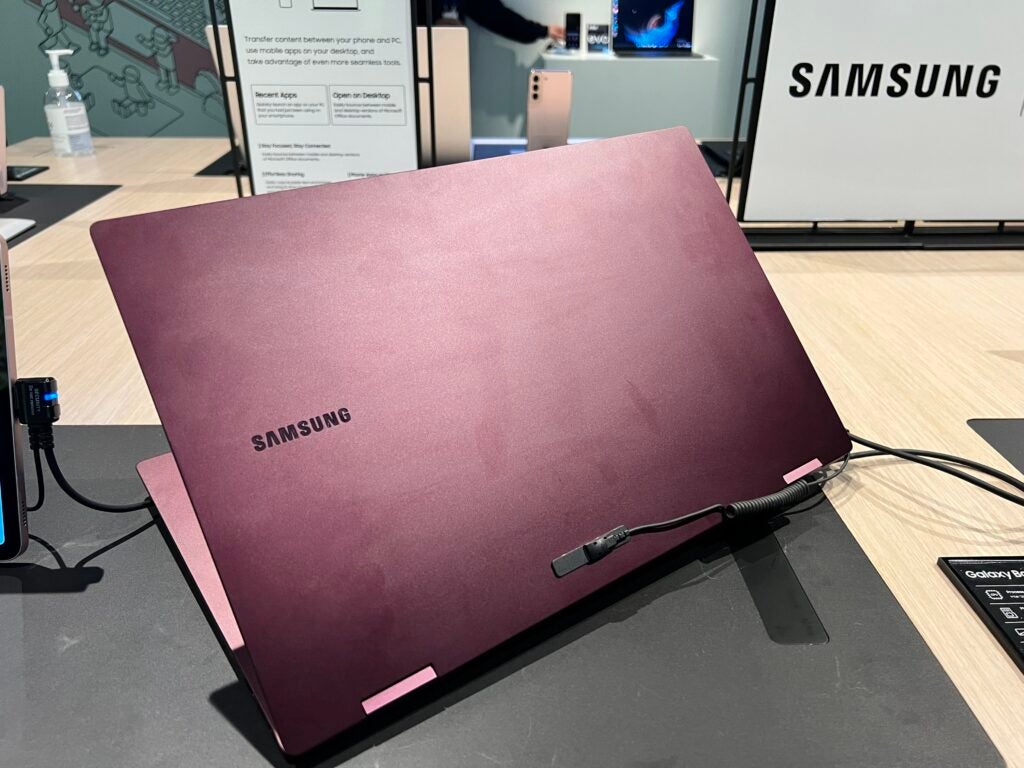 L'arrière du portable Samsung Galaxy Book 2 Pro 360