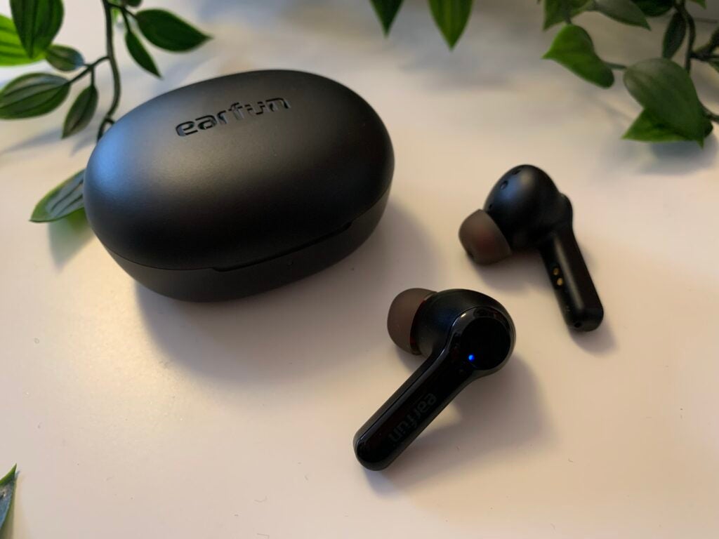 Écouteurs EarFun Air Pro 2 avec étui fermé