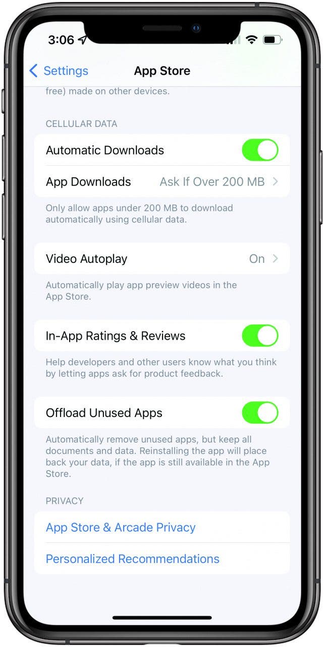 Écran des paramètres de l'App Store avec Offload Unused Apps à l'écran et activé.