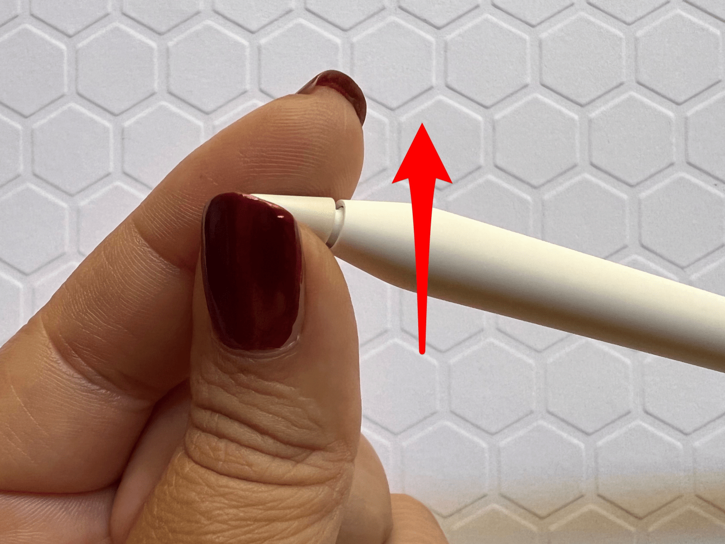 Tournez soigneusement la pointe de l'Apple Pencil dans le sens inverse des aiguilles d'une montre - le stylet iPad ne fonctionne pas