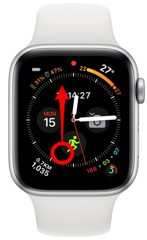 Sur votre Apple Watch, balayez vers le haut depuis le cadran de votre montre pour ouvrir le Centre de contrôle.