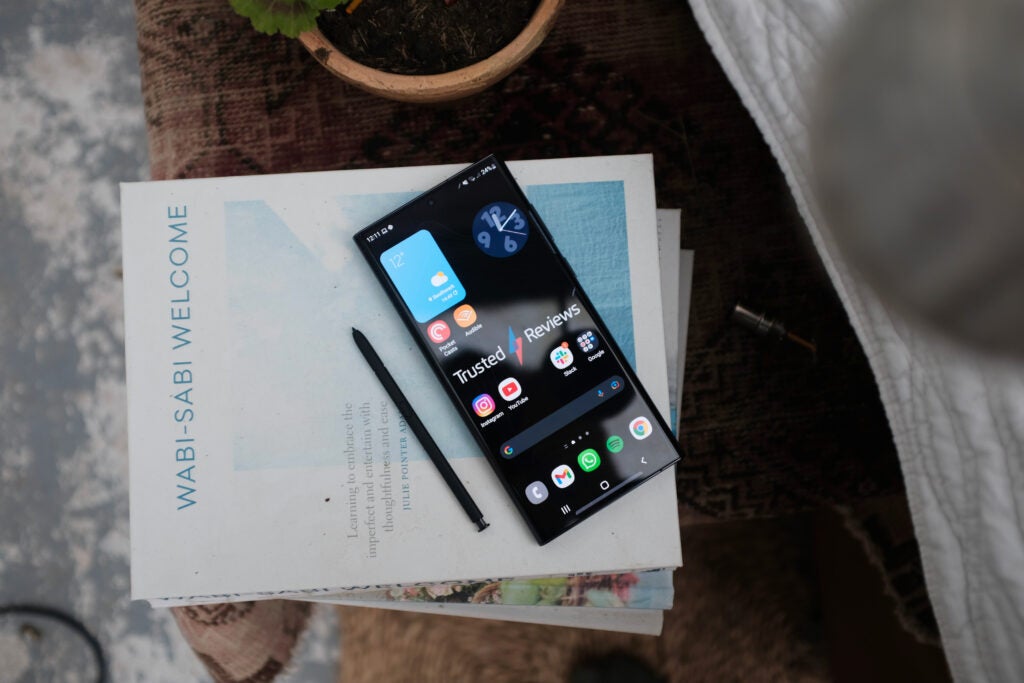 Samsung Galaxy S22 Ultra avec le S Pen sorti