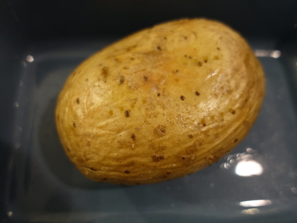 Veste Potato après 20 minutes dans le Smeg MOE34CXIUK