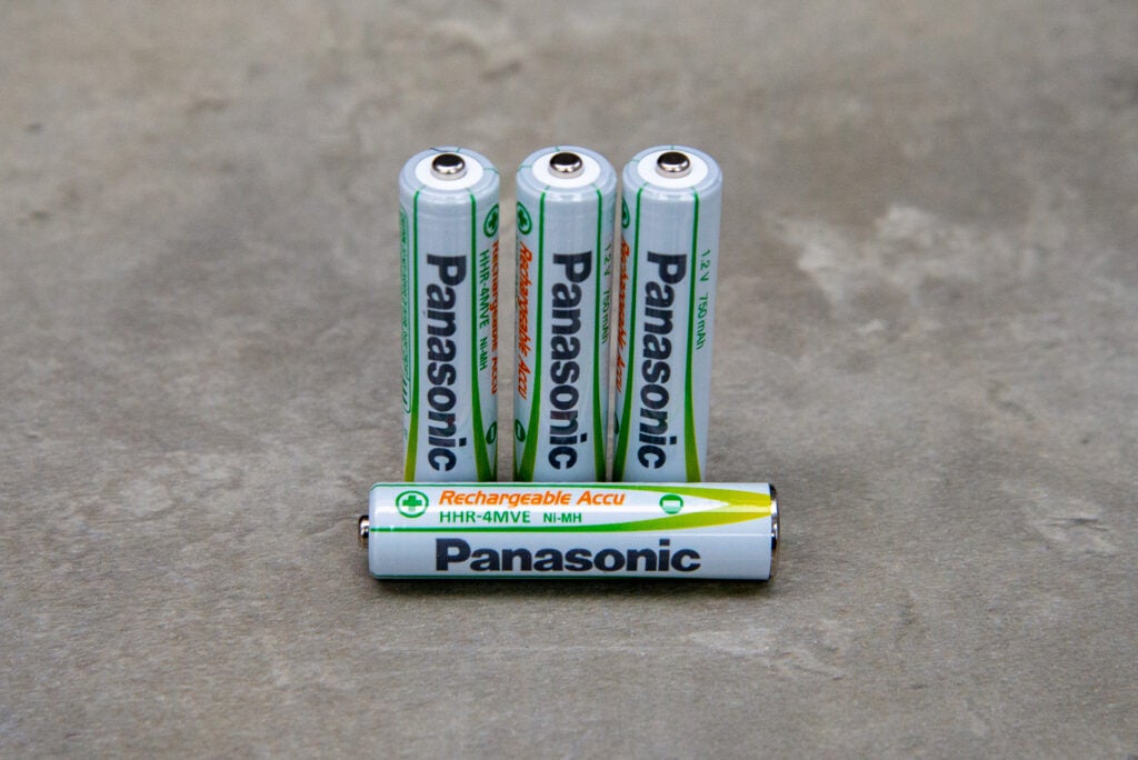 Panasonic HHR-4MVE AAA une pile allongée