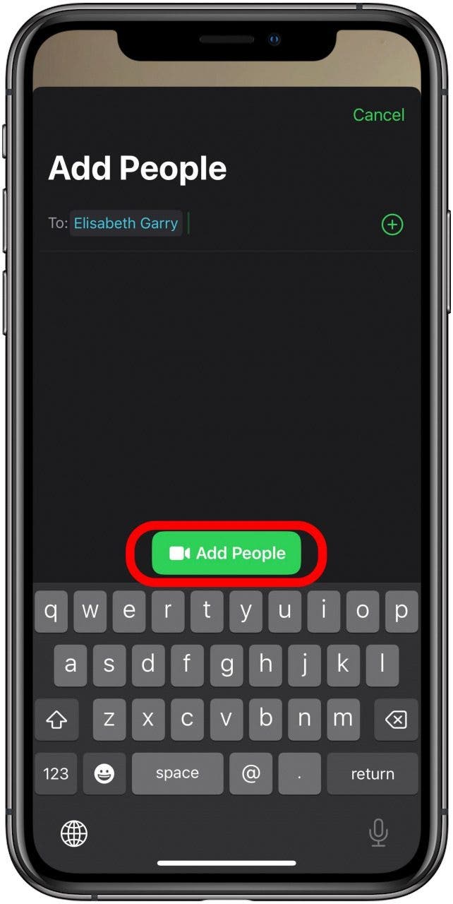 FaceTime sur l'écran Ajouter des personnes pour un appel actif avec quelqu'un dans le champ À et le bouton Ajouter des personnes marqué.