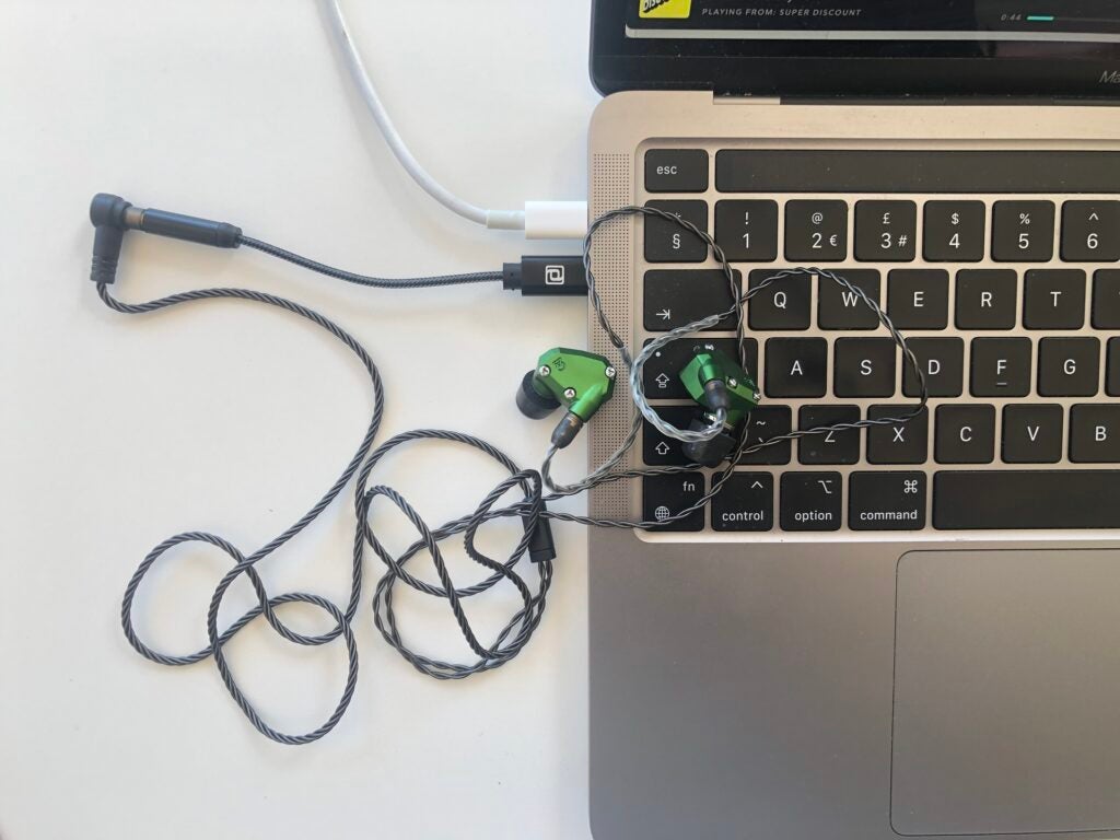 Périodique Audio Rhodium connecté à macbook