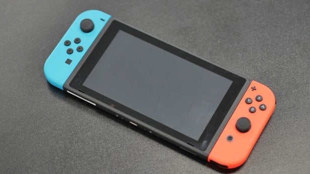 Console Nintendo Switch en bleu et rouge