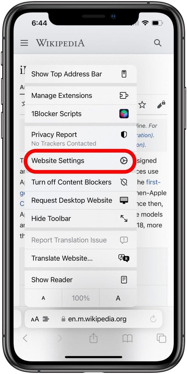 Safari dans iOS avec le menu AA ouvert et l'option Paramètres du site Web cochée.