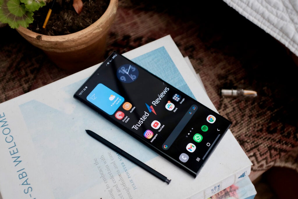 Le Samsung Galaxy S22 Ultra a un écran de 6,8 pouces