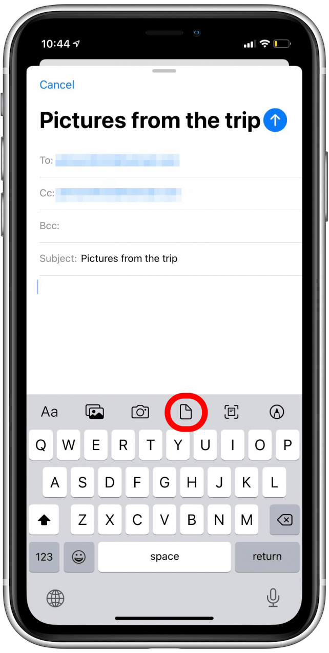 Appuyez sur l'icône du document pour joindre un document d'iCloud à un e-mail