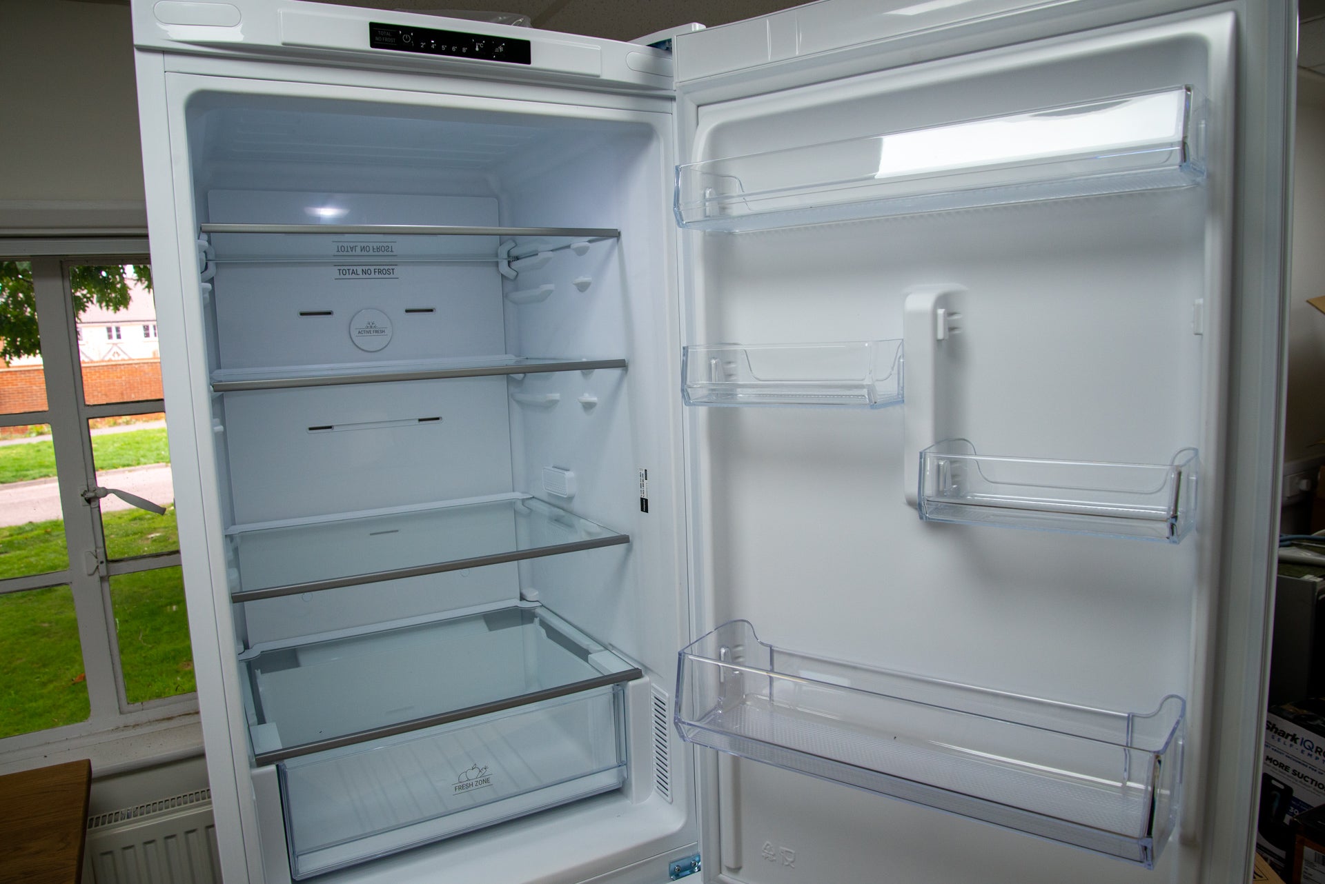 Espace réfrigérateur Hotpoint H3X 81I W