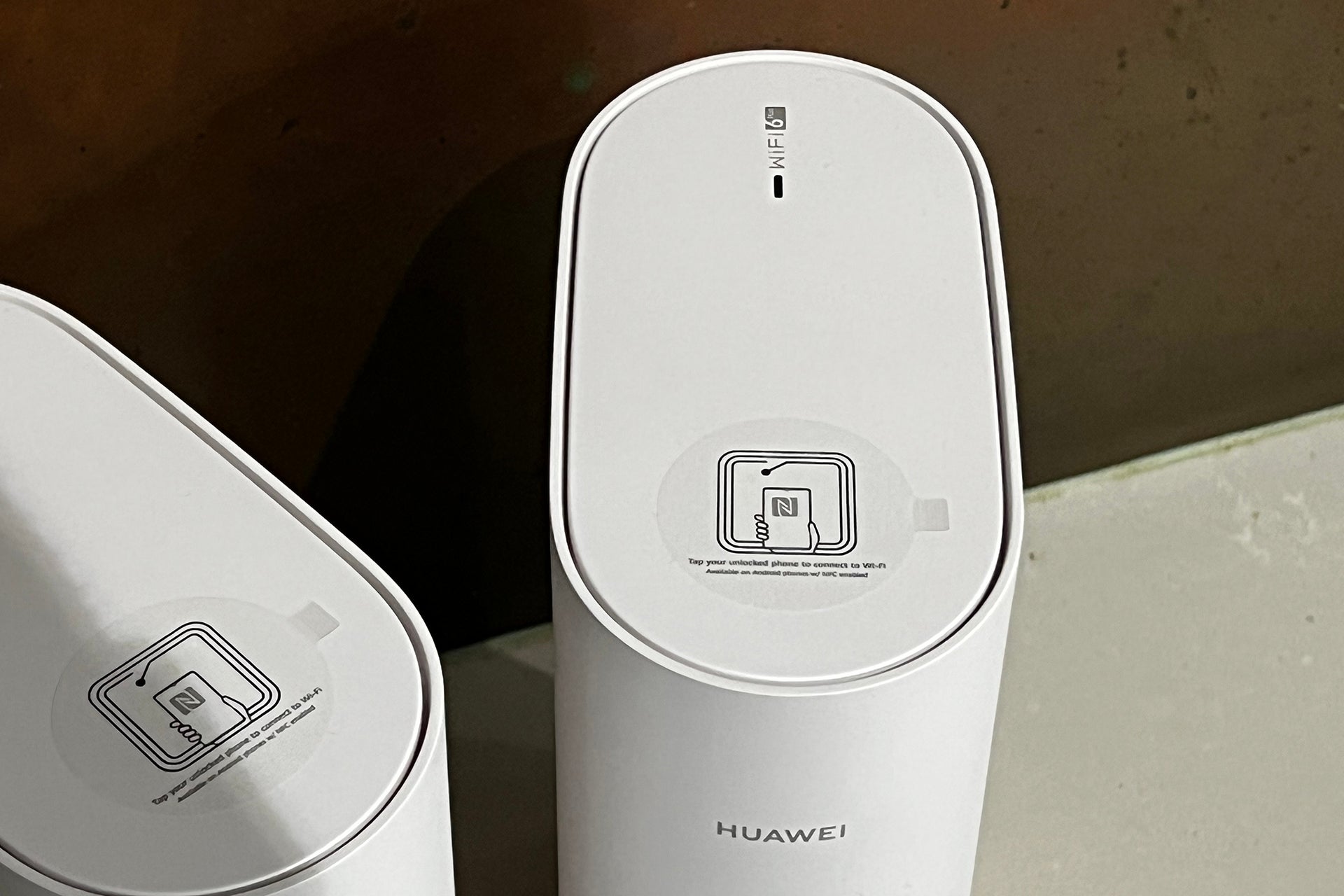 Les tags NFC du Huawei WiFi Mesh 7