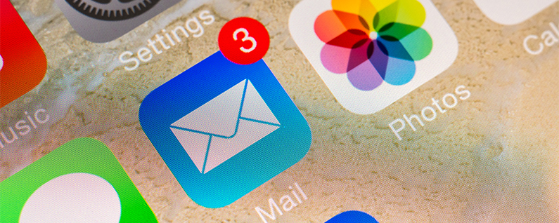 Comment déplacer le courrier vers le courrier indésirable sur votre iPhone