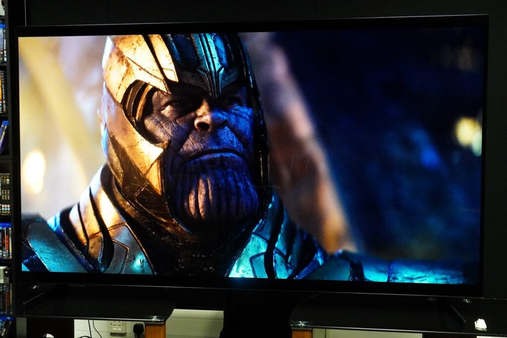 LG OLED77Z2 Infinity War Thanos