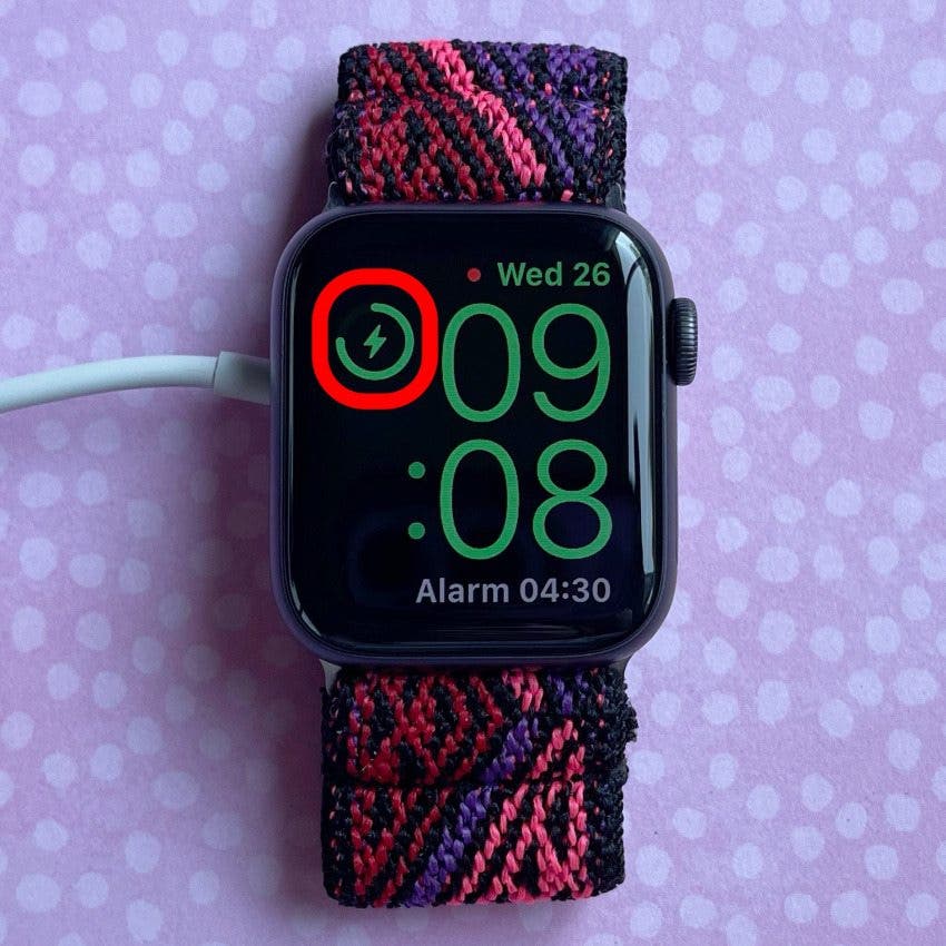 Apple Watch en charge, icône de batterie éclair