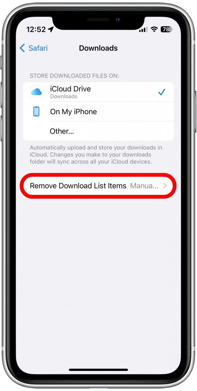 Vous pouvez également appuyer sur Supprimer les éléments de la liste de téléchargement pour modifier la durée de conservation de la liste de téléchargements dans Safari.  Cela ne supprime pas les fichiers téléchargés de votre iPhone, cela les supprimera uniquement de la liste.