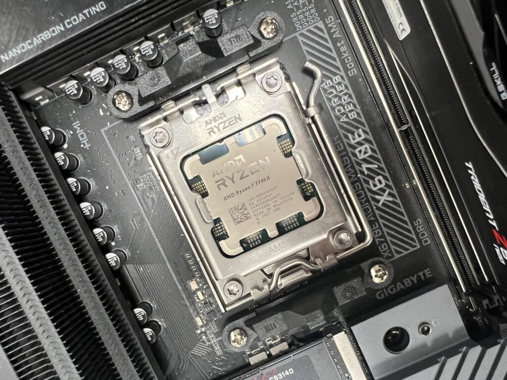 AMD Ryzen 7 7700X dans la plate-forme