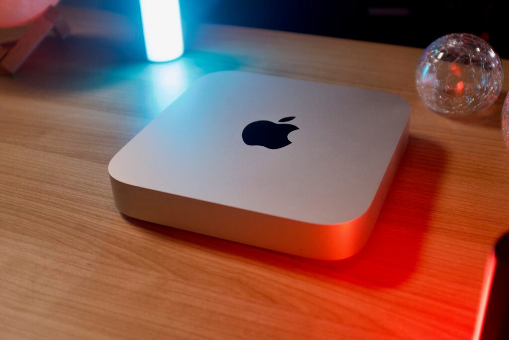 Côté Apple Mac Mini 2023 allumé