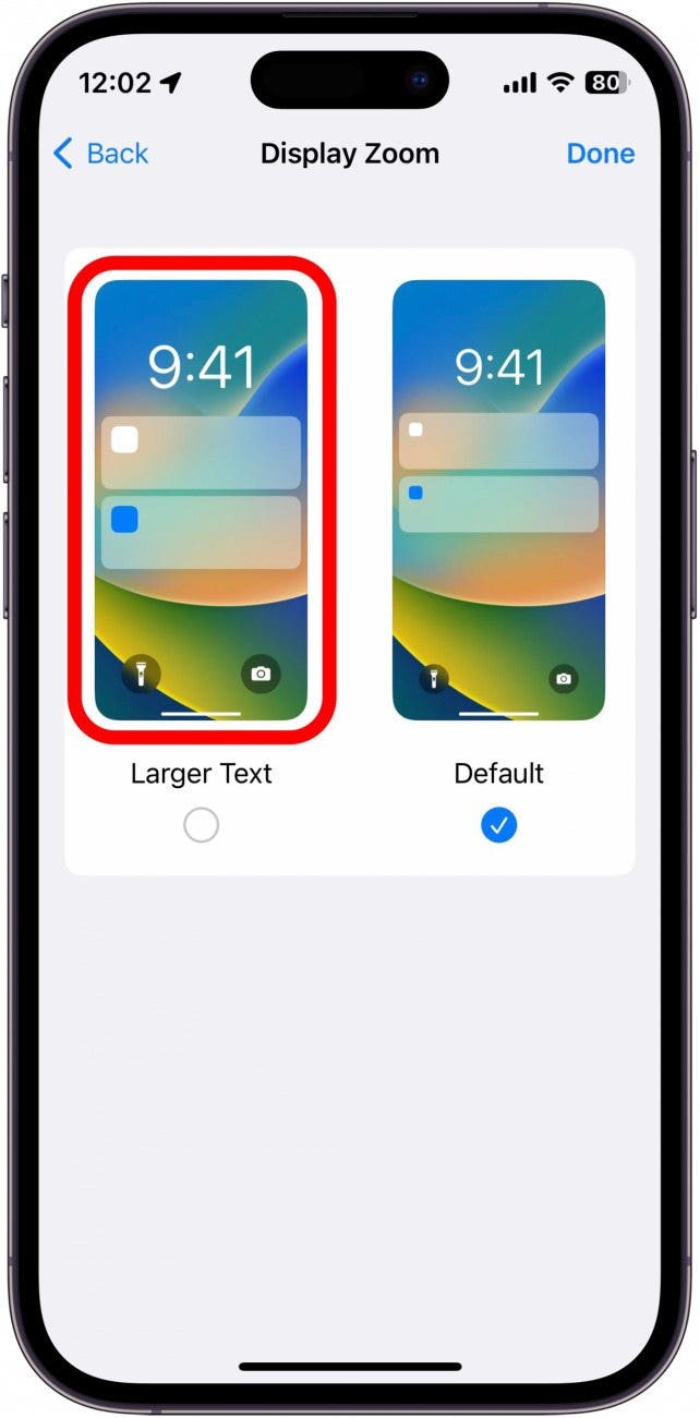 Un texte plus grand agrandira le texte sur votre appareil, y compris l'horloge de l'écran de verrouillage.  Il agrandira également les icônes d'application et d'autres éléments de l'interface utilisateur.