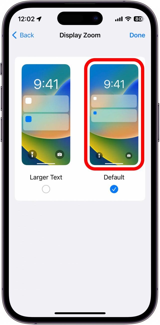La valeur par défaut est le zoom par défaut, qui utilise une taille de texte plus petite, des icônes d'application plus petites et une horloge plus petite.
