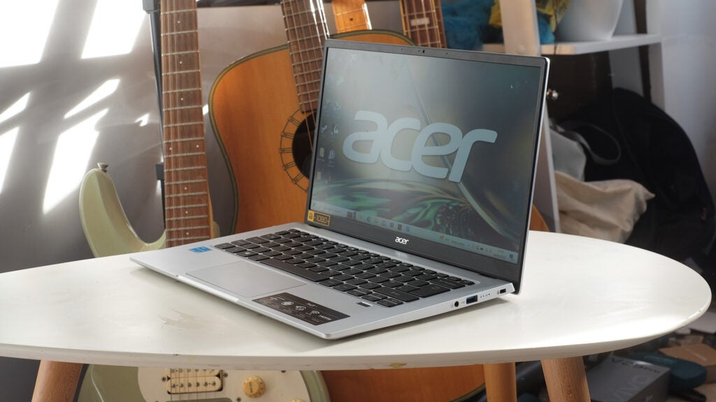 L'Acer Swift 1 sur un bureau