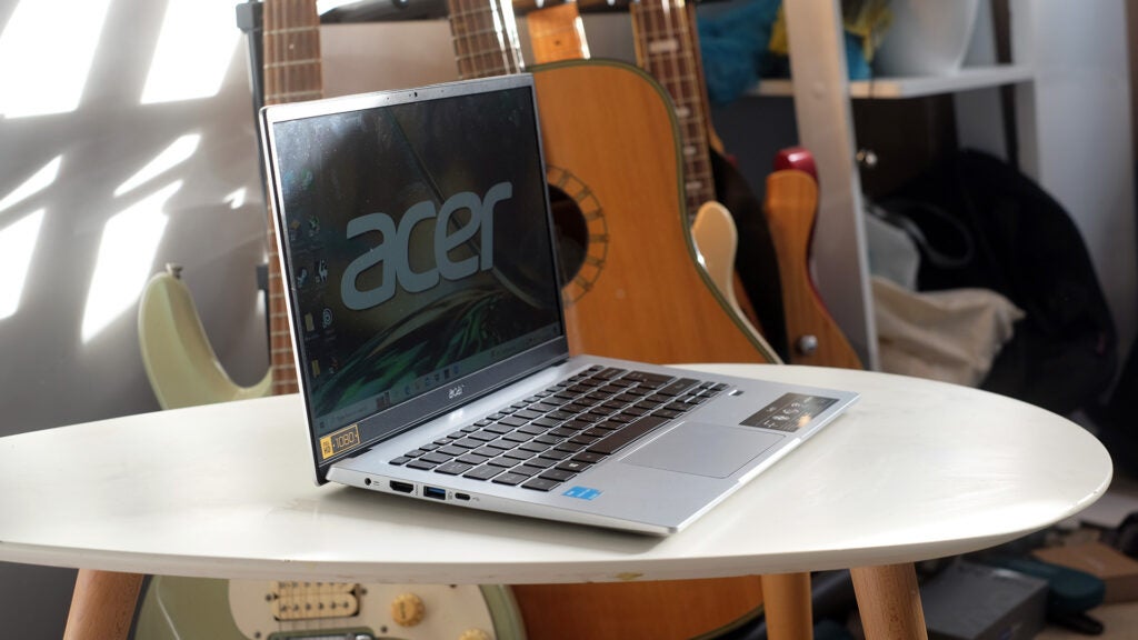 L'Acer Swift 1 sur un bureau