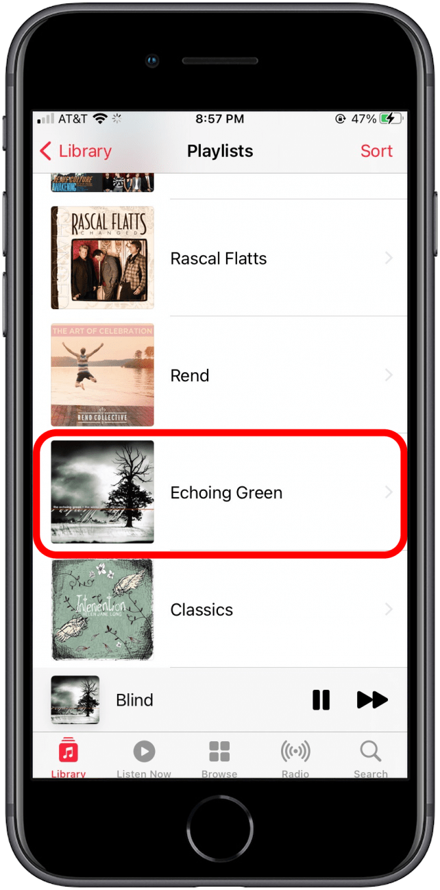Appuyez sur la liste de lecture Apple Music pour la sélectionner.