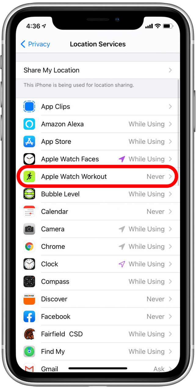 Dans la liste sous le basculement du service de localisation, appuyez sur Apple Watch Workout