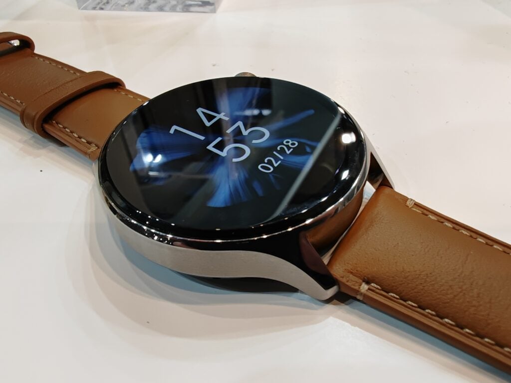 La variante en cuir marron de la Xiaomi Watch S1 Pro