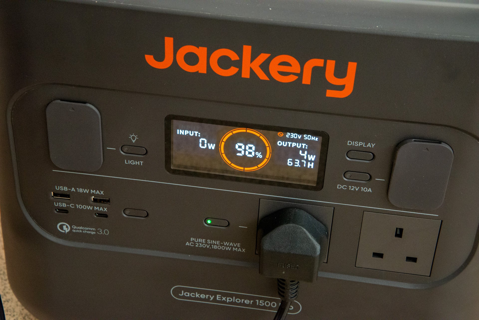 Jackery Explorer 1500 Pro prise et puissance restante
