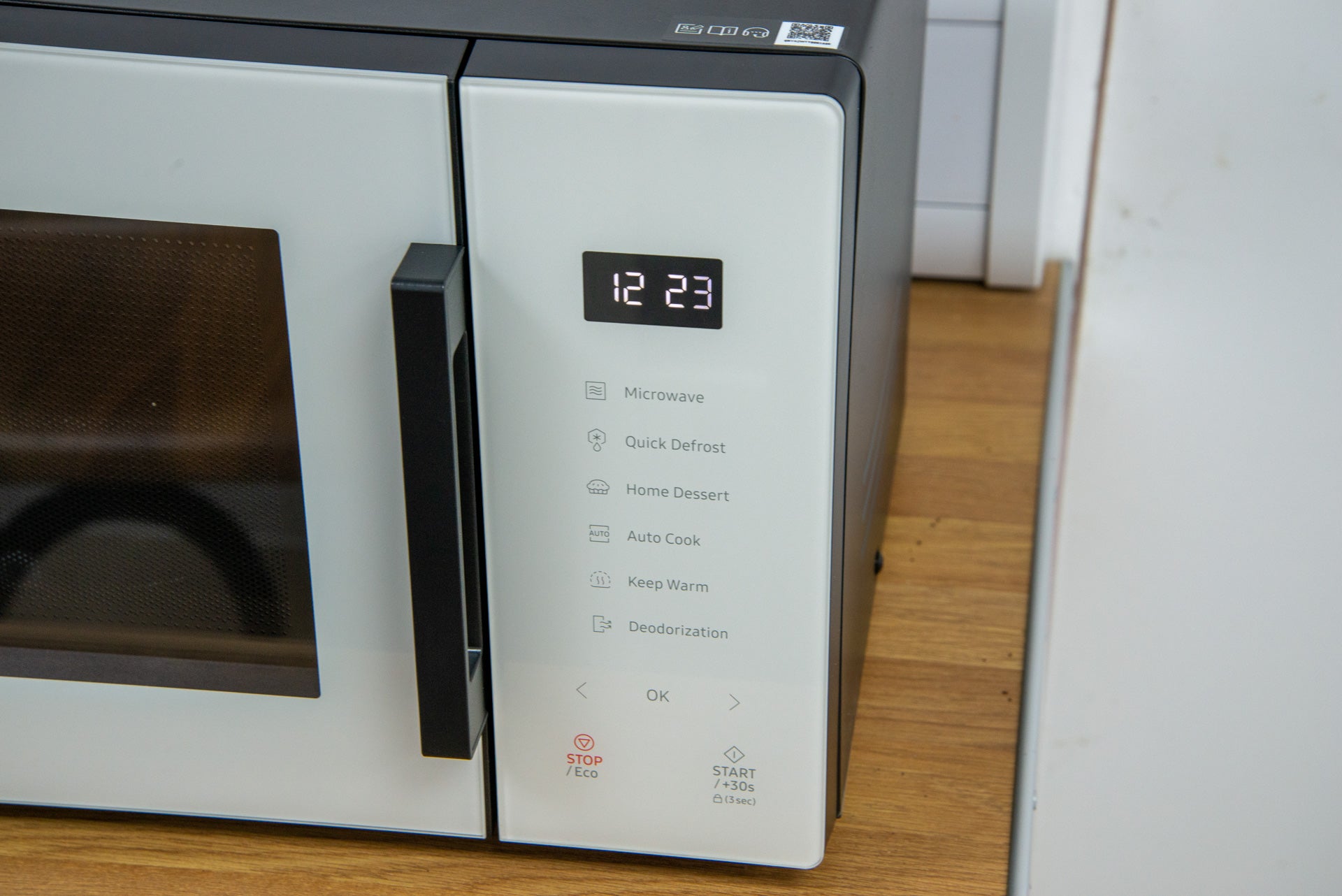 Micro-ondes solo 23 litres Samsung Glass Front MS23T5018AE