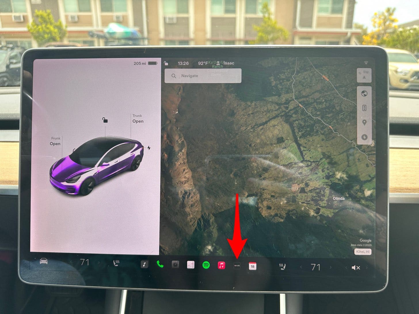 Pour utiliser Tesla Waze, appuyez sur Toutes les applications dans le lanceur.