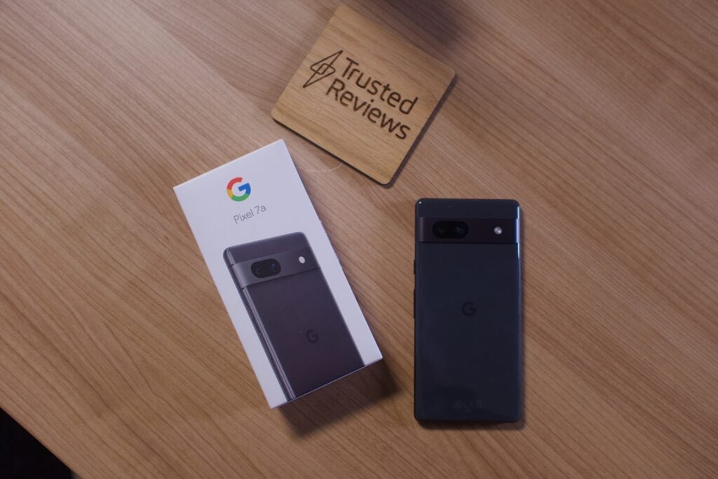 Google Pixel 7a de retour dans Charcoal et boîte