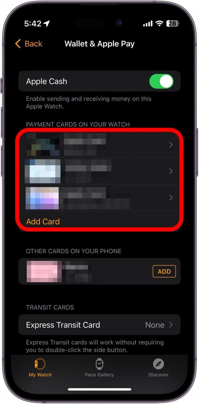 Vous verrez une liste des cartes disponibles sur votre Apple Watch, ainsi que des cartes qui se trouvent sur votre iPhone mais pas sur votre Apple Watch.