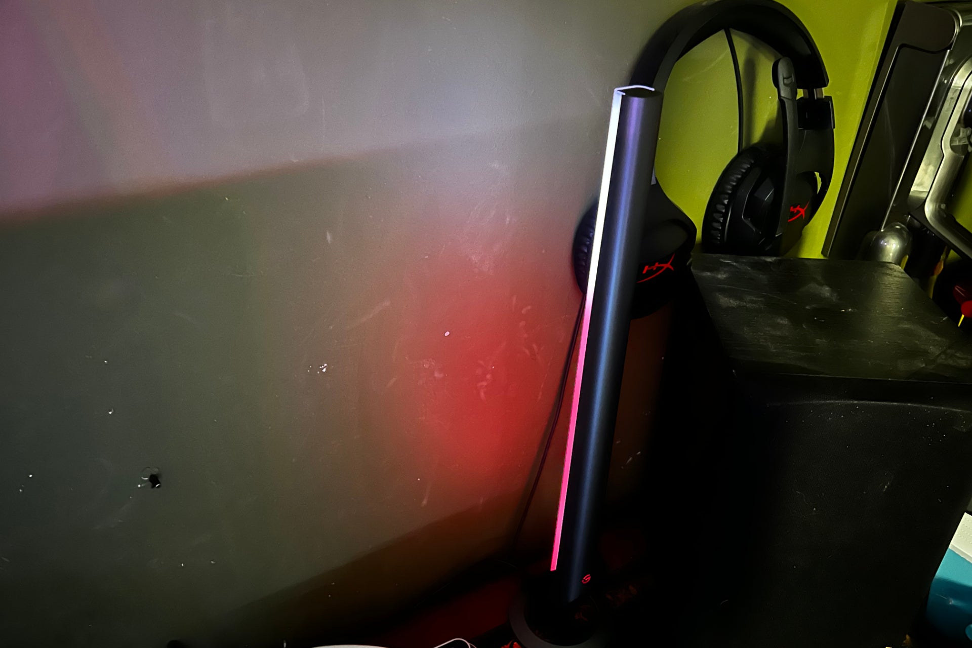 Barre lumineuse du kit Govee AI Gaming Sync Box allumée