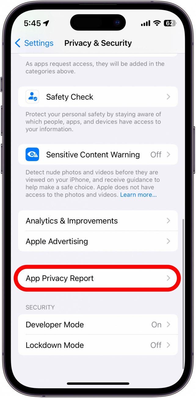 capture d'écran de l'écran de confidentialité et de sécurité de l'iphone avec le rapport de confidentialité de l'application entouré en rouge