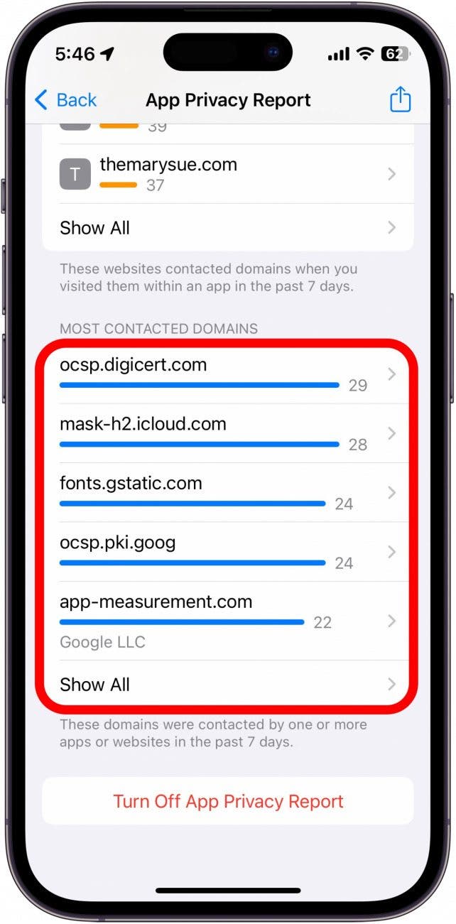 capture d'écran du rapport de confidentialité de l'application iphone avec la section des domaines les plus contactés entourée en rouge