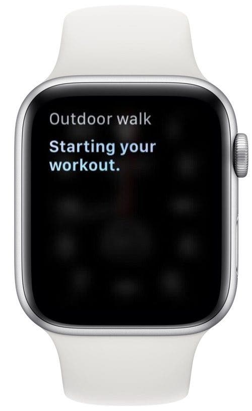 Capture d'écran Apple Watch montrant comment demander à Siri de démarrer un entraînement spécifique