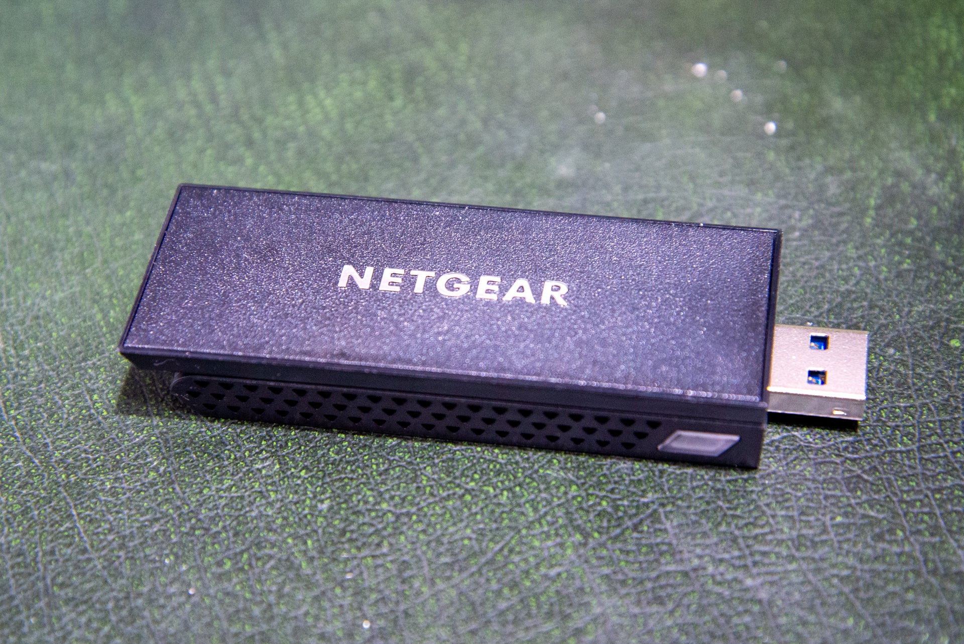 Netgear Nighthawk Adaptateur Wi-Fi tribande USB 3.0 Clé A8000