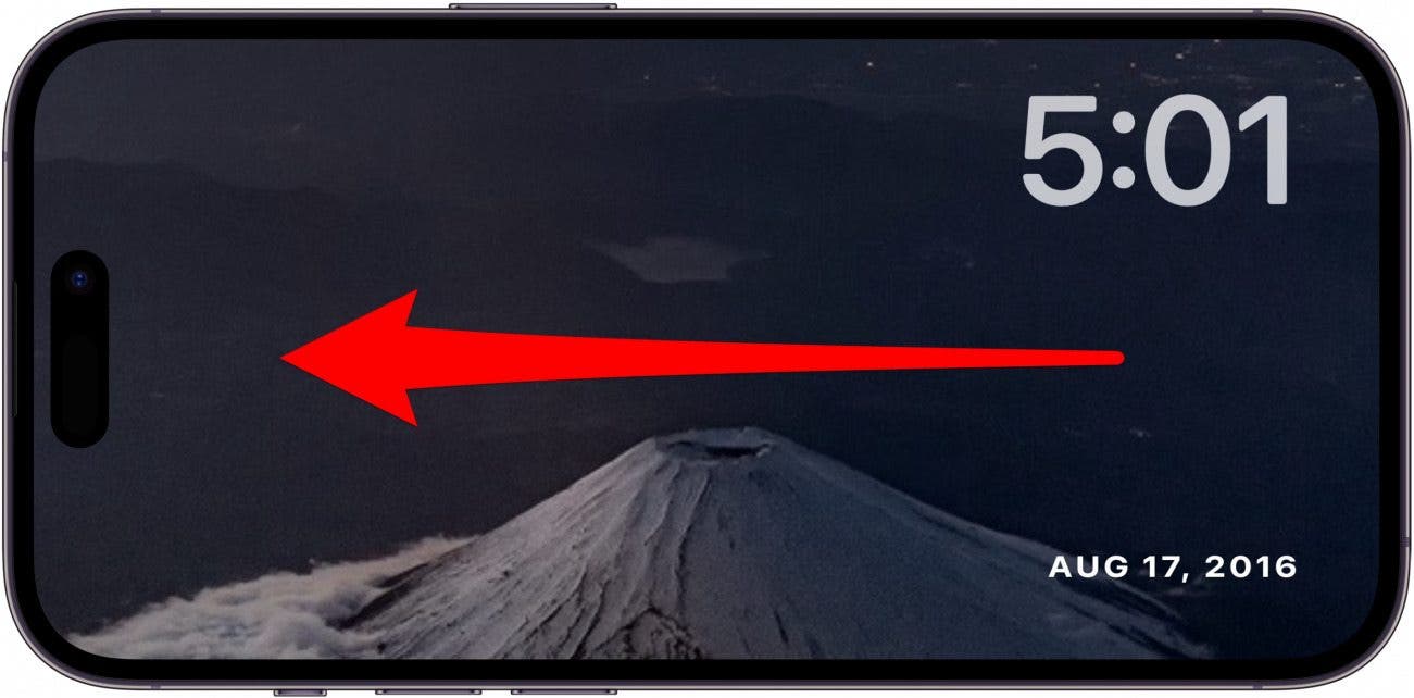 écran de photos de veille de l'iphone avec une flèche rouge pointant vers la gauche sur l'écran, indiquant de balayer vers la gauche sur l'écran
