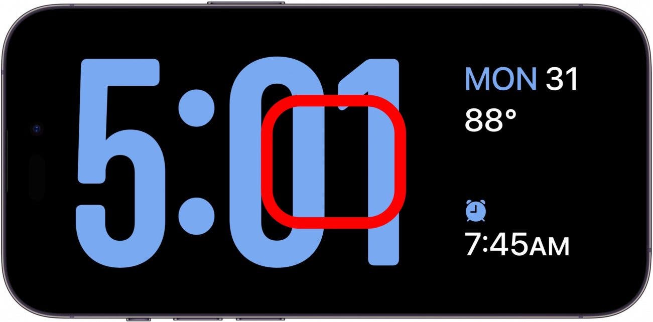 écran d'horloge de veille iphone avec boîte rouge au centre de l'écran, indiquant d'appuyer et de maintenir sur l'écran